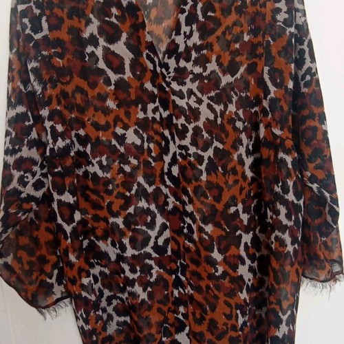 Mango shirt-blouse size Medium like new with gift belt
