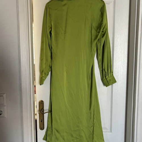 Stradivarius satin wrap-style midi dress bright green size L like new