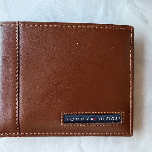 Tommy Hilfiger men's leather wallet, brown