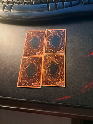 4 καρτες Yu-Gi-Oh