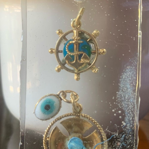 Gold 18k pendant with liquid glass, nautical wheel and cross like new