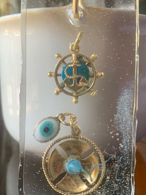 Gold 18k pendant with liquid glass, nautical wheel and cross like new