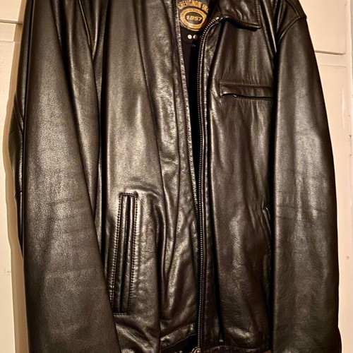 Black leather jacket Chevignon XL like new