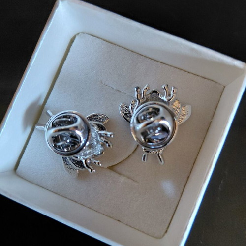 Vintage bee brooches set of 2, like new
