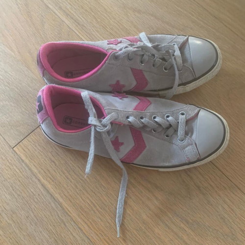 Converse Kids Sneakers Gray with Pink used, star design