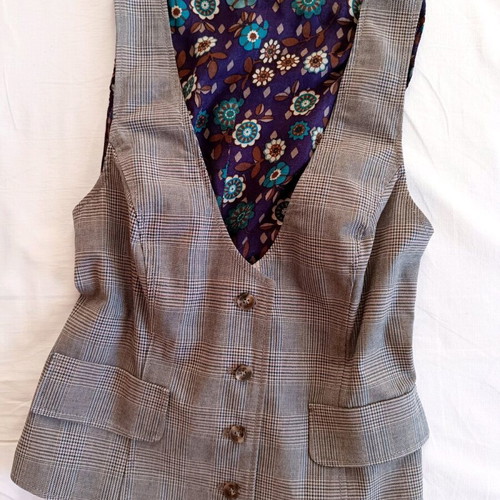 Benetton checked vest like new, size S, grey