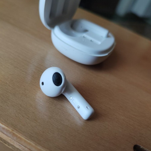 QCY AilyBuds E20 wireless earbuds used, battery weak