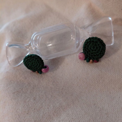 Earrings for pierced ears embroidery like new, green