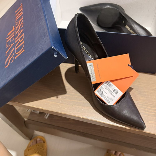 Trussardi Jeans black leather pumps size 38 like new with box