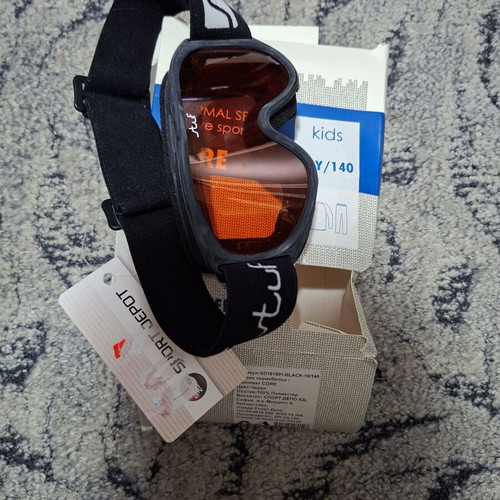 Ski goggles new with tag