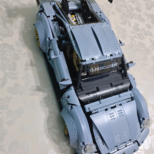 Assembled toy car like new, 2100 pieces, 26x56x14 cm