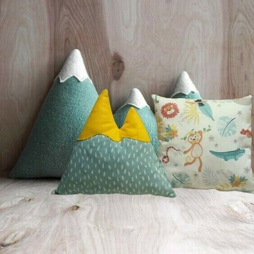 Set of 2 square with jungle and mountain animals (28 x 28 cm and 33 x 34 cm)