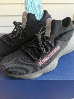 Adidas Humanrace Sichona sneakers size 44 like new with box and extra laces