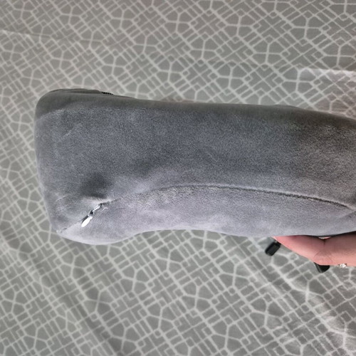 Travel neck pillow like new with foam and removable cover