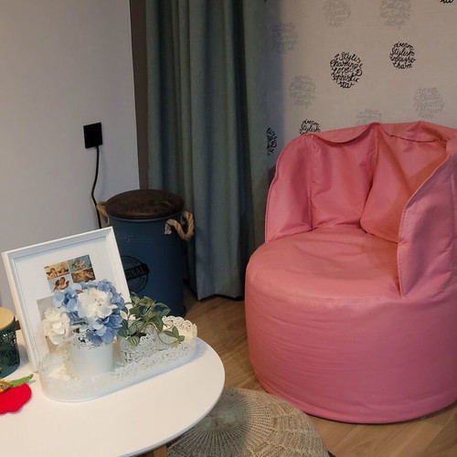 Pink bean bag chair like new