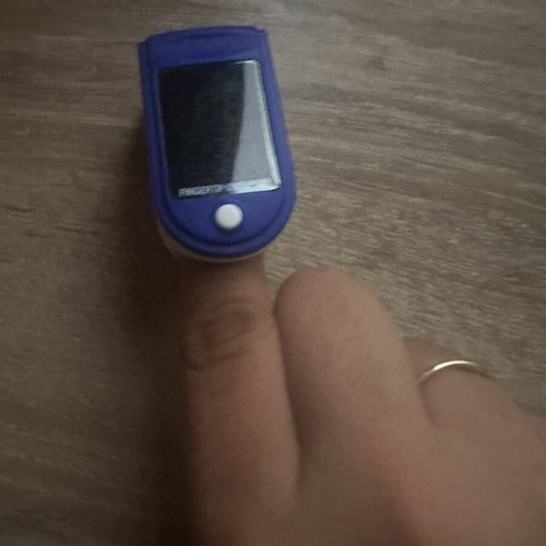 Digital fingertip pulse oximeter for oxygen and pulse measurement