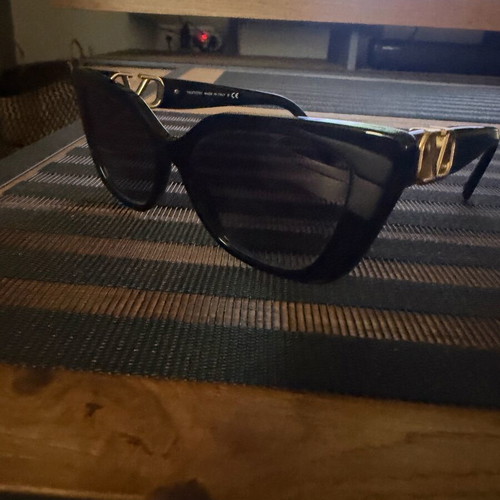 Valentino sunglasses new, black with case