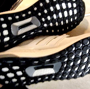 Αθλητικα  adidas ultra boost με πατο continental φοβερο πατημα σε αριστη κατασταση φορεμενα μια φορα μεσα στο σπιτι καινουργια 45