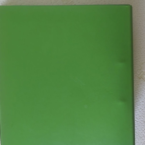 A4 Binder green, like new, durable metal mechanism