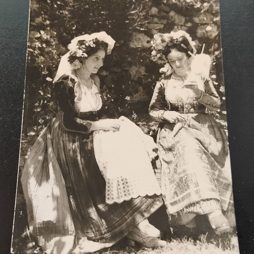 Black and white postcard "KERKYRAIES"