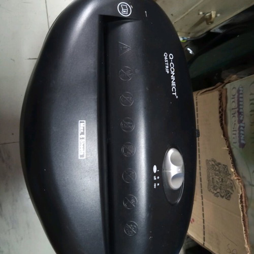 Q connect paper shredder used with bin
