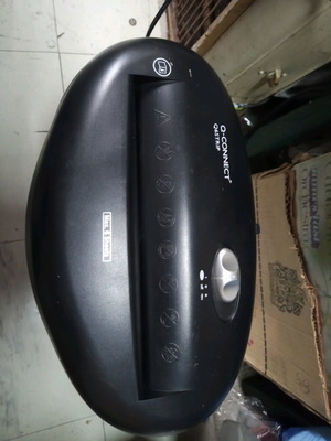 Q connect paper shredder used with bin