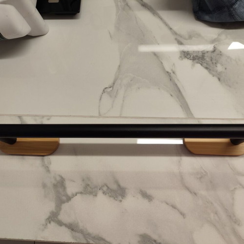 Bathroom towel rack like new