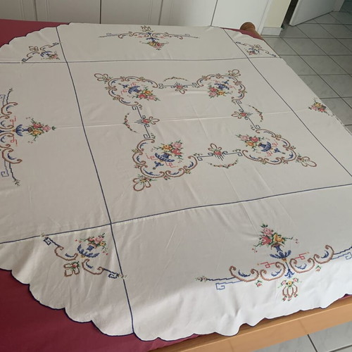 Vintage embroidered round tablecloth, 1970s, 1.65m diameter