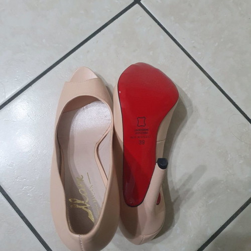 Mark Milan pumps new, beige, size 39