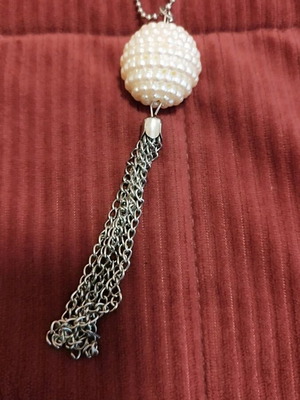 Long necklace like new, white and silver