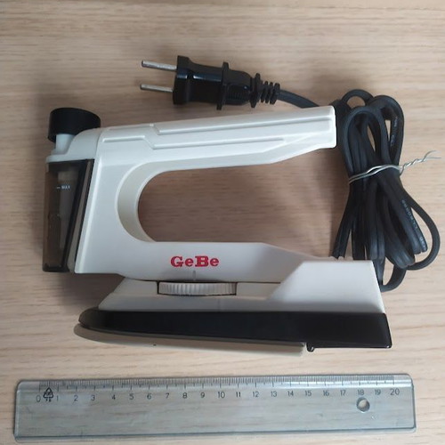 Mini travel iron with water spray vintage, like new