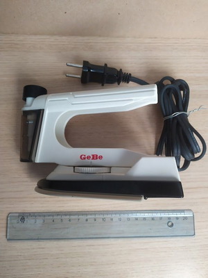 Mini travel iron with water spray vintage, like new