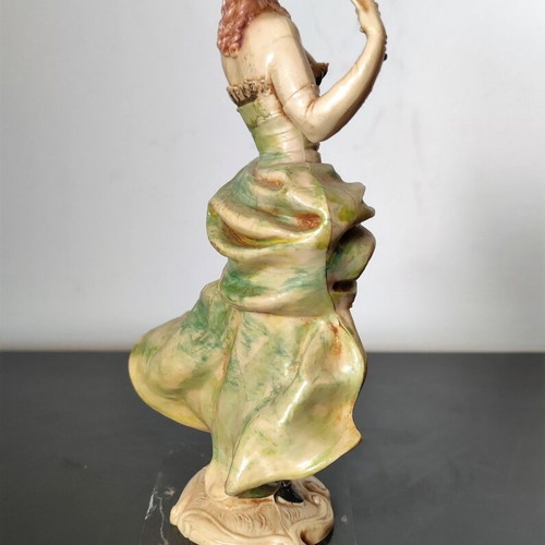 Pair of statues on Carrara marble, made in Italy, like new