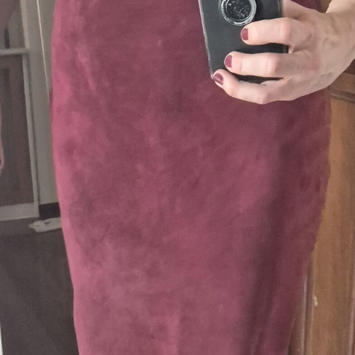 Midi suede skirt burgundy like new