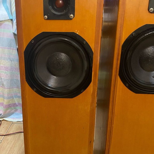 Vintage floor speakers upgraded with Nokia Germany woofers and Foster Japan tweeters used