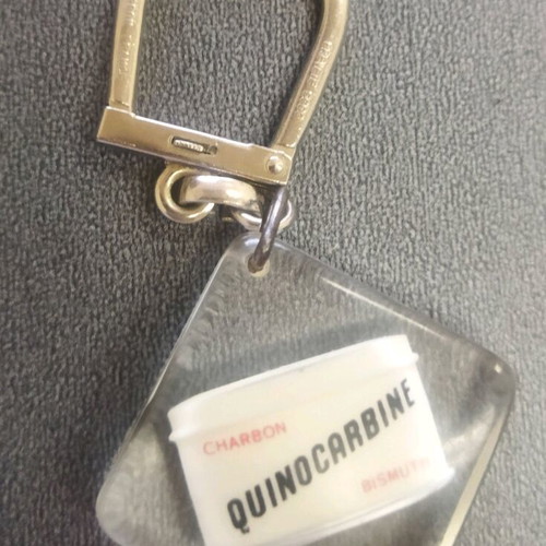 Vintage keychain like new with metal Quinocarbine pharmaceutical box