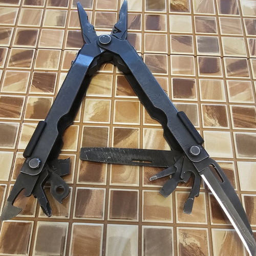 Gerber multitool used with broken saw blade