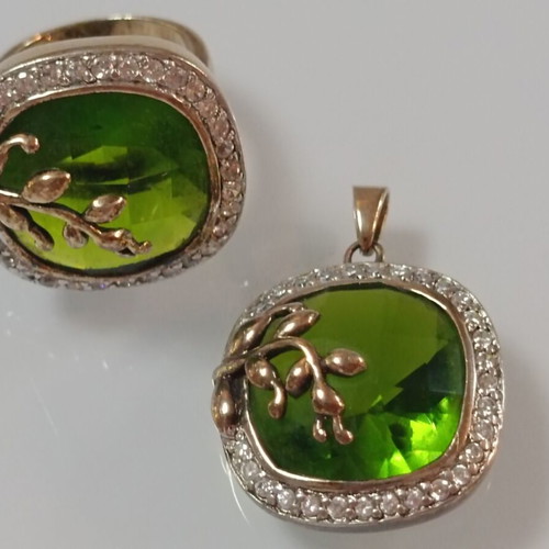Ozze pendant and ring set like new with green peridot and silver 925