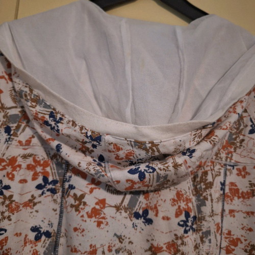 Attrattivo short floral sweatshirt jacket like new, white multicolor
