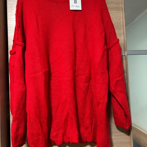 Thick knitted sweater new, red