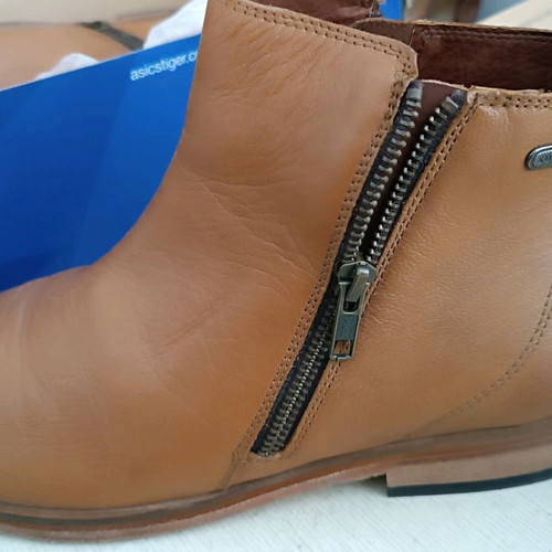 Leather men's ankle boots new, size 43, beige