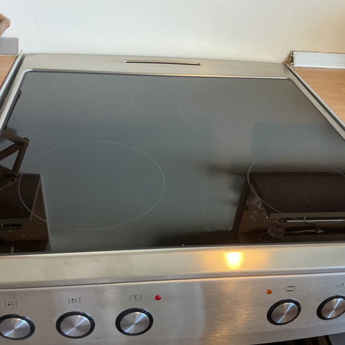 Whirlpool WB70I 932 X Aqua fridge freezer, Morris MKV-64326 ceramic stove, Bosch SMS4HTI00E dishwasher