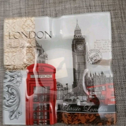 Glass ashtrays like new with Paris and London theme