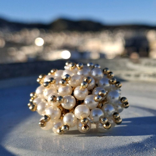 Vintage style pin like new with beads