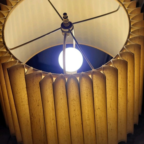 Vintage table lamp used with plastic wood-effect base