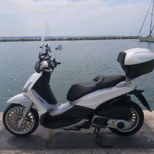 Piaggio Beverly 300i scooter used, 2013, 23,200 km, white