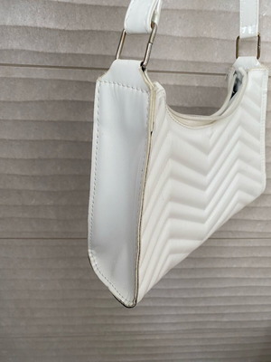 White simple shoulder bag used