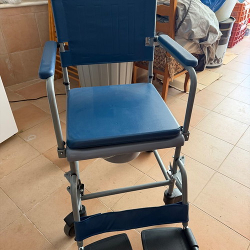 Cyan Mobik Shower Chair like new with container