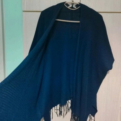 Knitted poncho like new, blue Pull & Bear