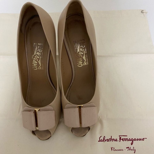 Salvatore Ferragamo beige pumps like new, size 37